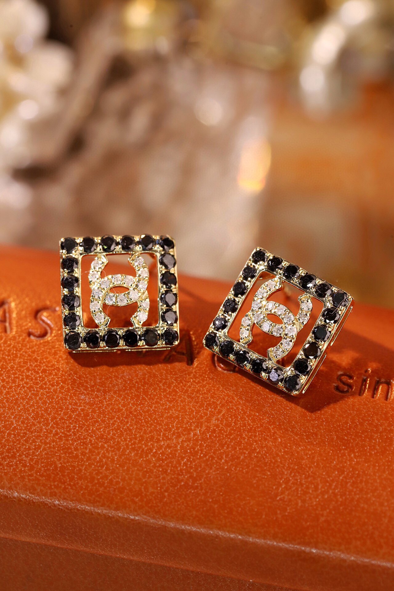 18k Gold Diamond Earrings with 1.30ct Black Diamond