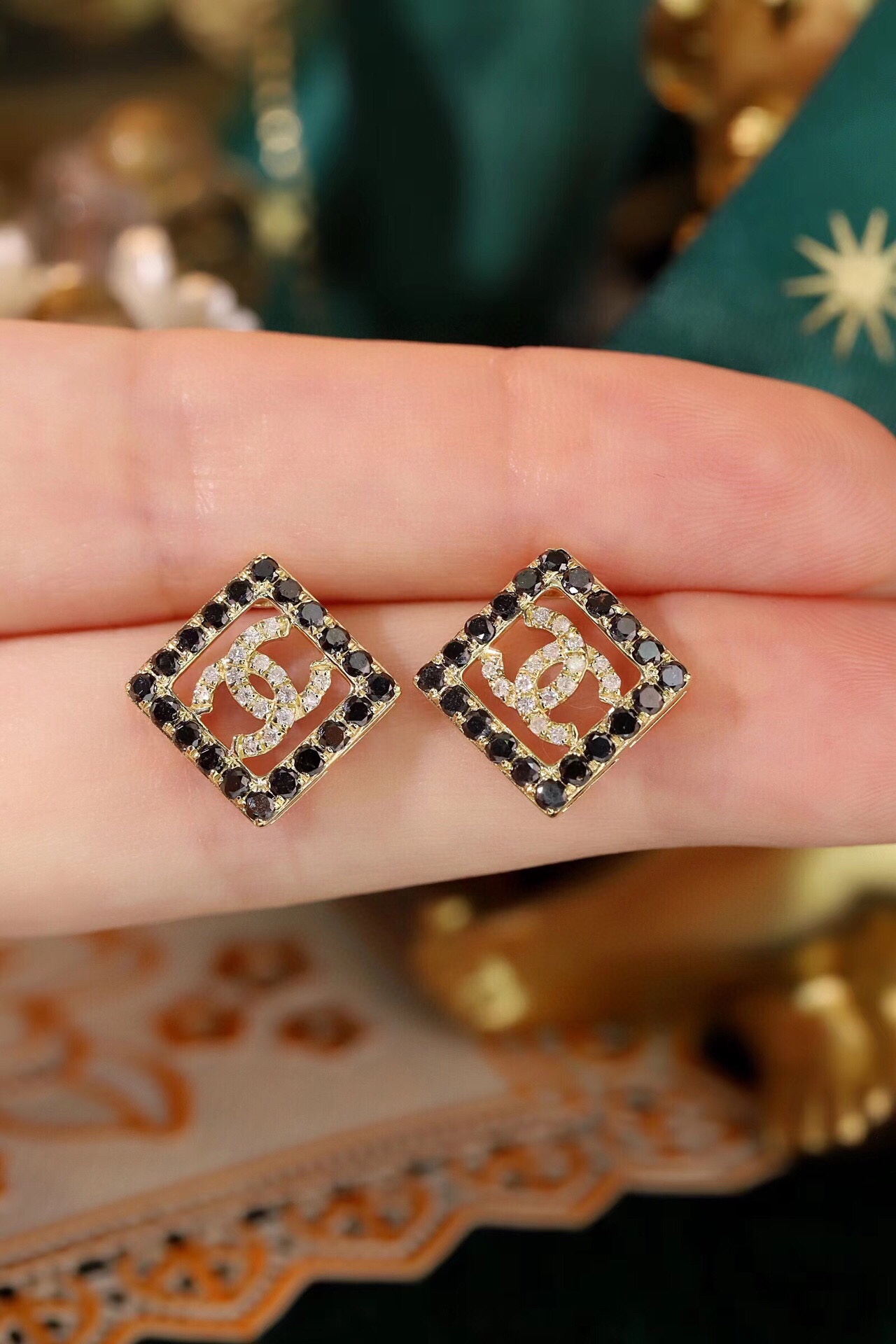 18k Gold Diamond Earrings with 1.30ct Black Diamond