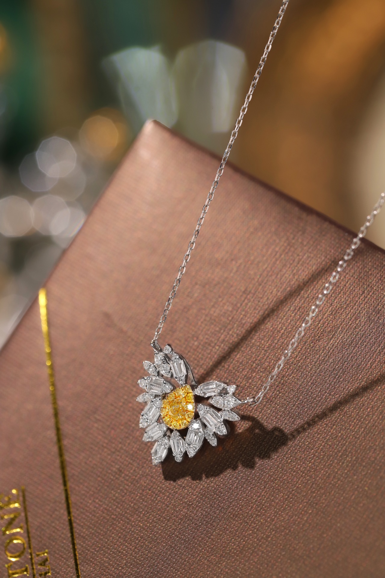 [Copy]18k Gold Necklace, Yellow Diamond Necklace, Stylish Design, 0.25ct Diamond