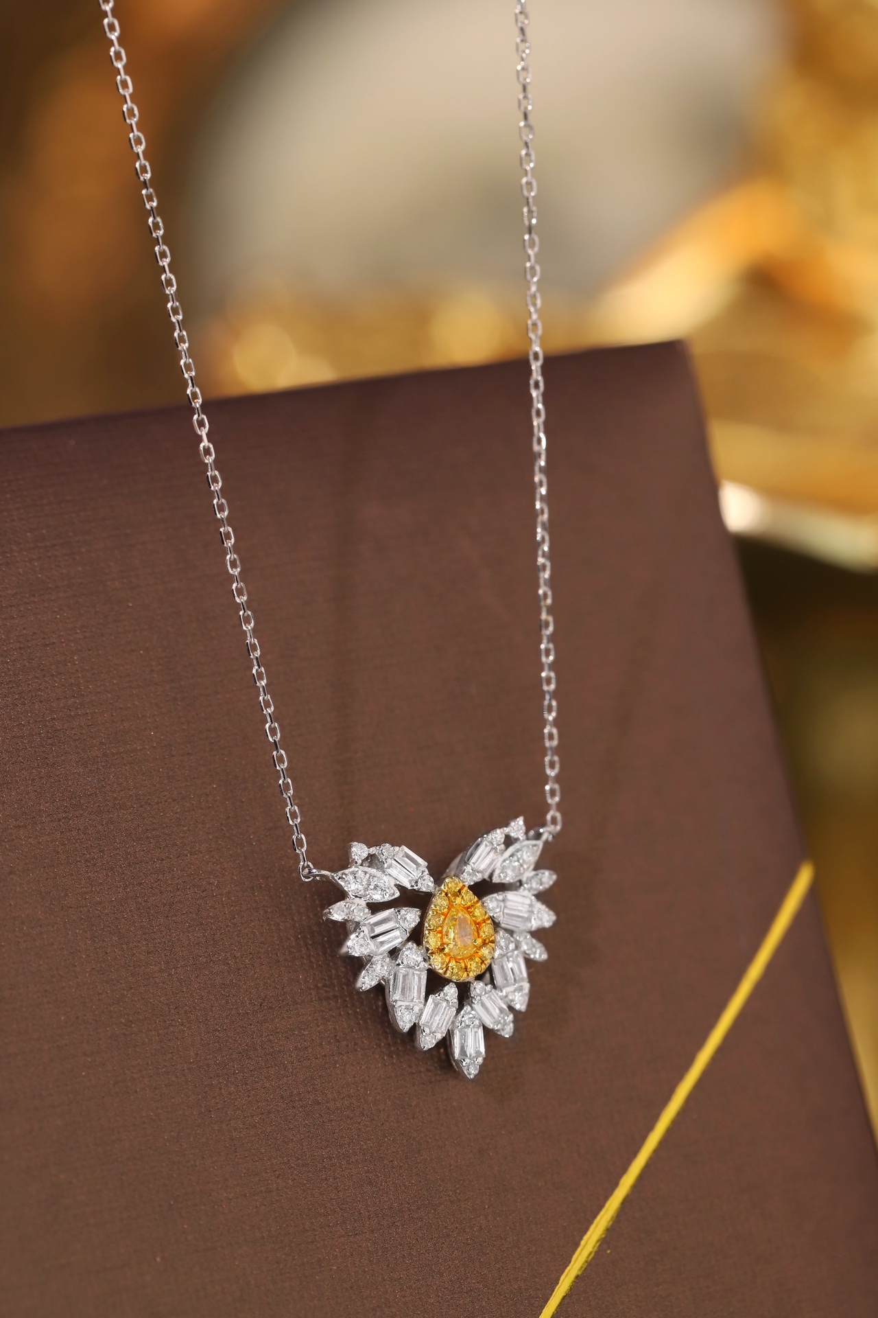 [Copy]18k Gold Necklace, Yellow Diamond Necklace, Stylish Design, 0.25ct Diamond