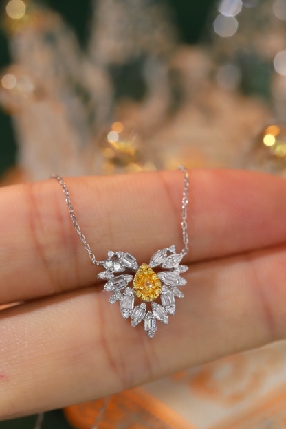 [Copy]18k Gold Necklace, Yellow Diamond Necklace, Stylish Design, 0.25ct Diamond