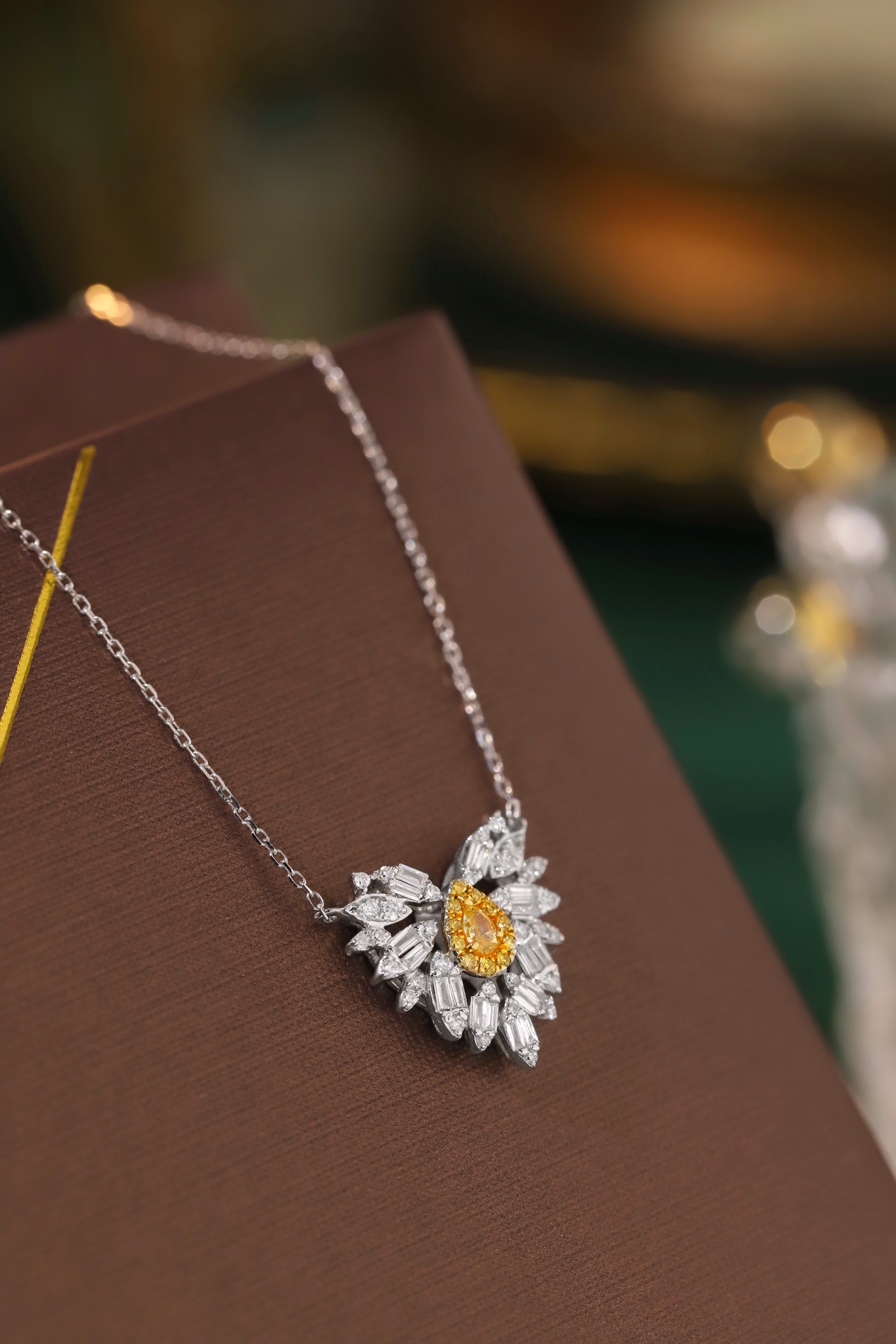 [Copy]18k Gold Necklace, Yellow Diamond Necklace, Stylish Design, 0.25ct Diamond