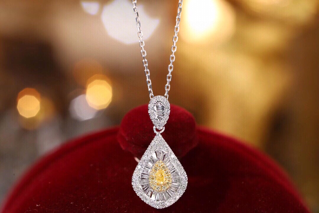 18k gold necklace with yellow diamonds, natural diamond weighing 0.45ct