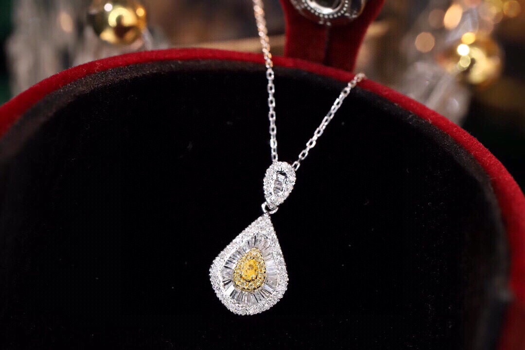 18k gold necklace with yellow diamonds, natural diamond weighing 0.45ct