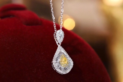 18k gold necklace with yellow diamonds, natural diamond weighing 0.45ct