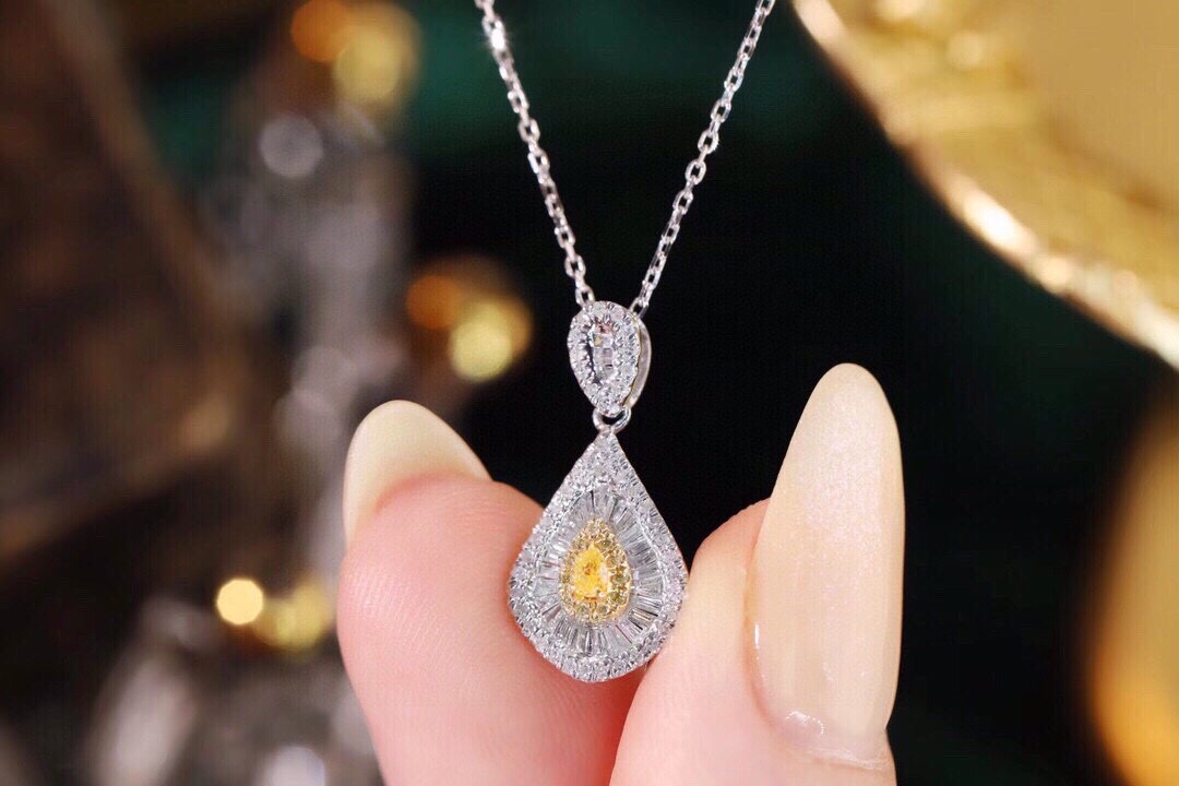 18k gold necklace with yellow diamonds, natural diamond weighing 0.45ct