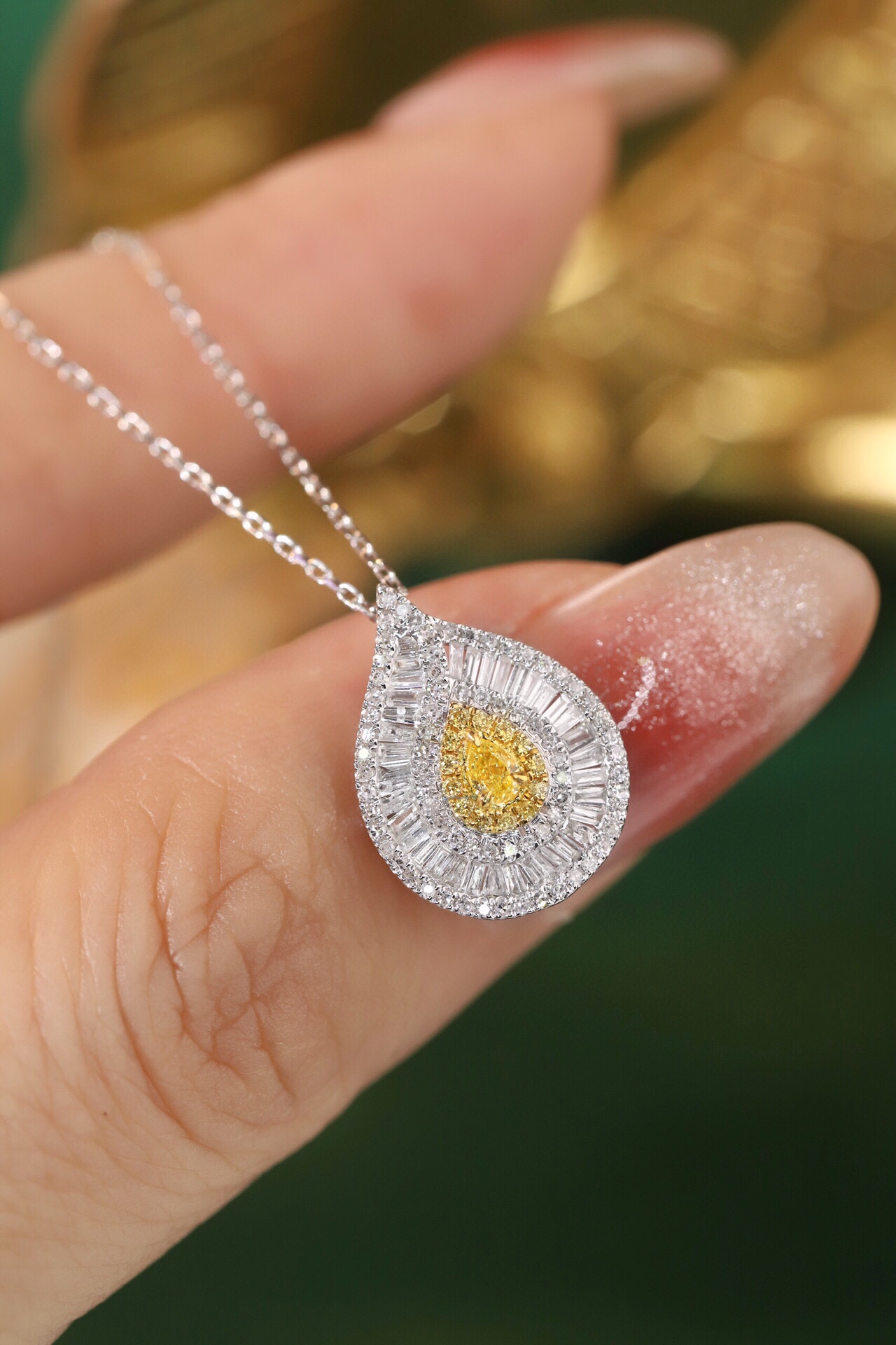 18k gold necklace with yellow diamonds, natural diamond weighing 0.45ct