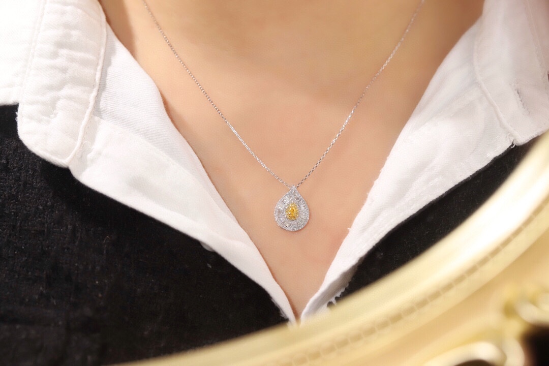 18k gold necklace with yellow diamonds, natural diamond weighing 0.45ct