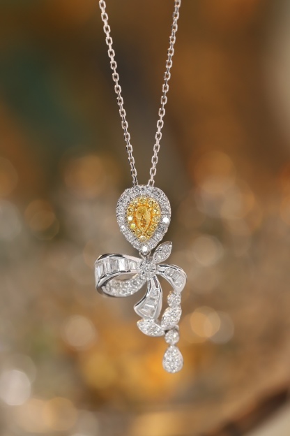 18k gold necklace with yellow diamonds, natural diamond weighing 0.55ct