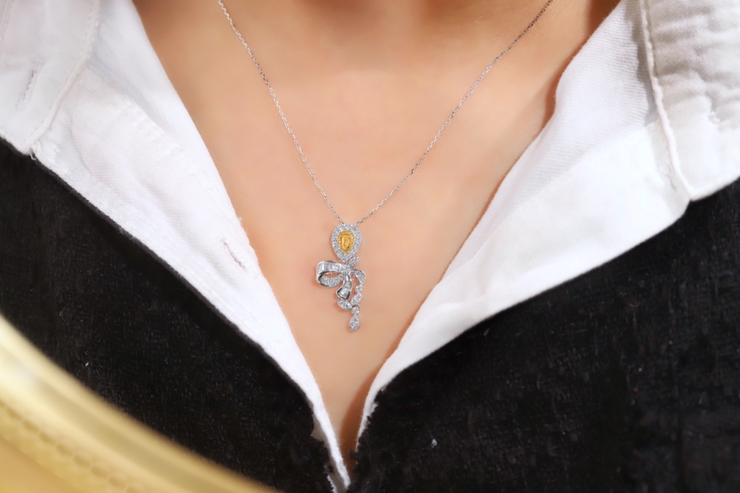 18k gold necklace with yellow diamonds, natural diamond weighing 0.55ct