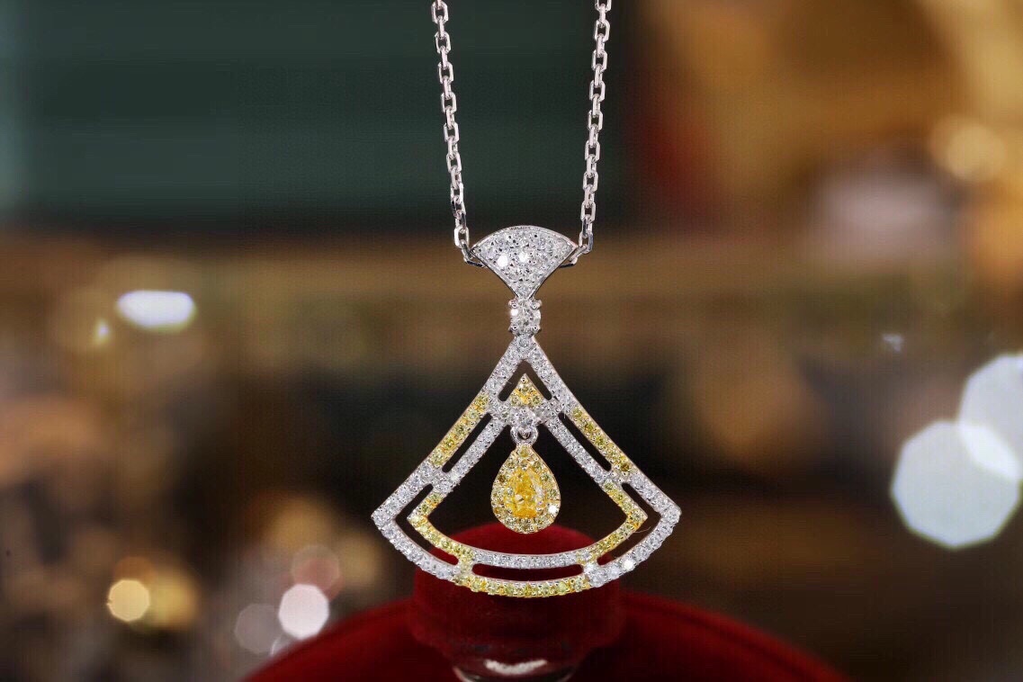 [Copy]18k gold necklace with yellow diamonds, natural diamond weighing 0.56ct