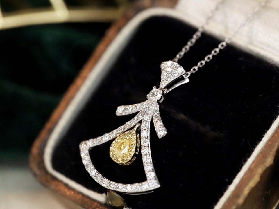 18k Gold Diamond Necklace with Skirt Design, Natural Diamond 0.50ct