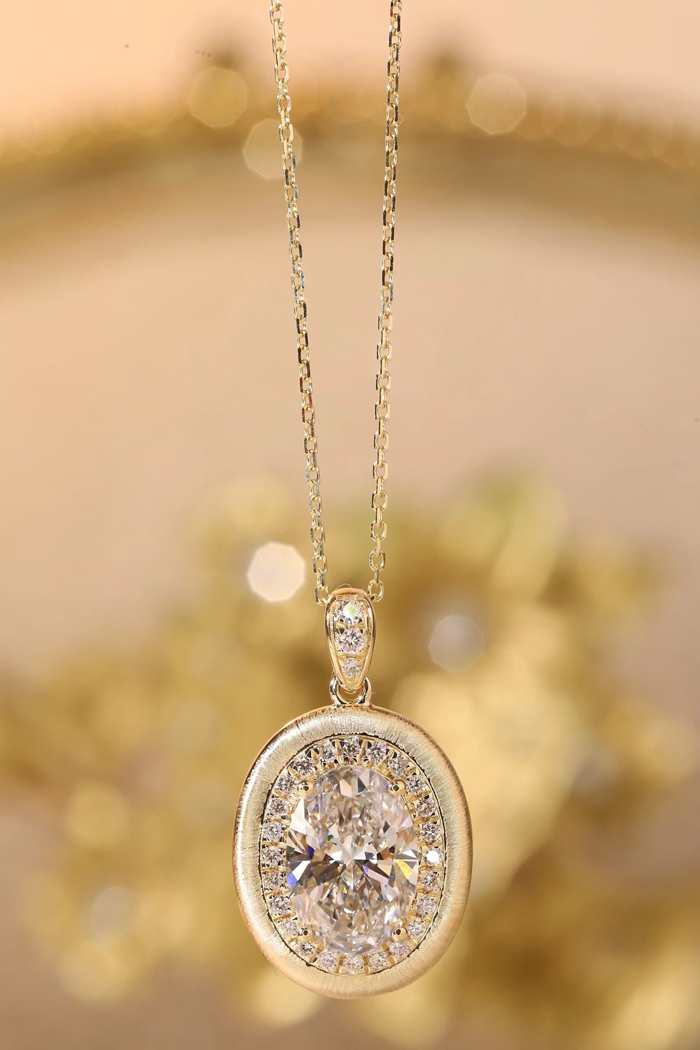10k gold diamond necklace with a laboratory-grown diamond of 2.20 ct; the main stone is an oval-cut diamond weighing 2.0 ct, with a brushed finish.