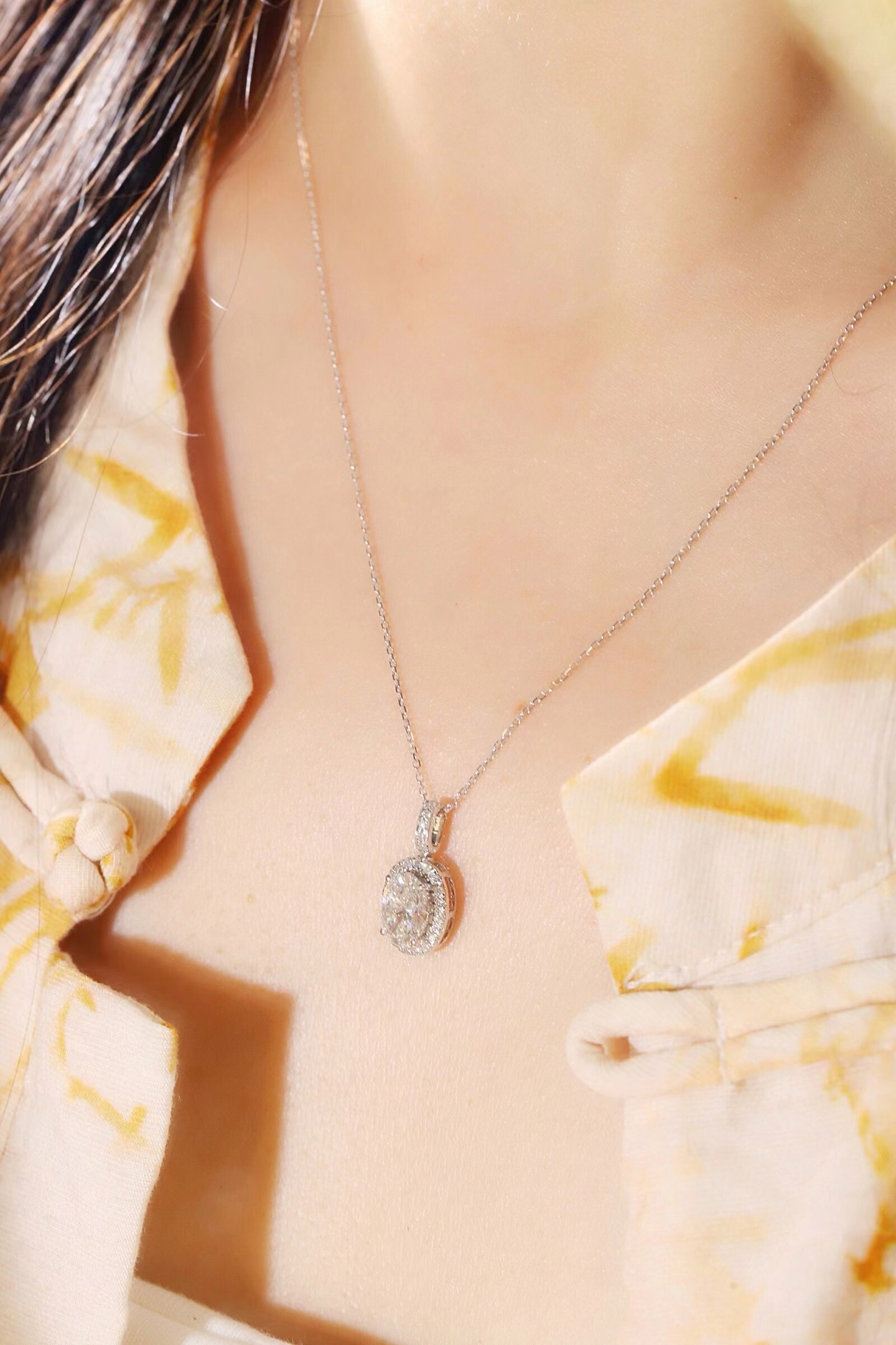 10k gold diamond necklace with a lab-grown diamond of 1.20ct; the main stone is an oval-cut diamond weighing 1.0ct