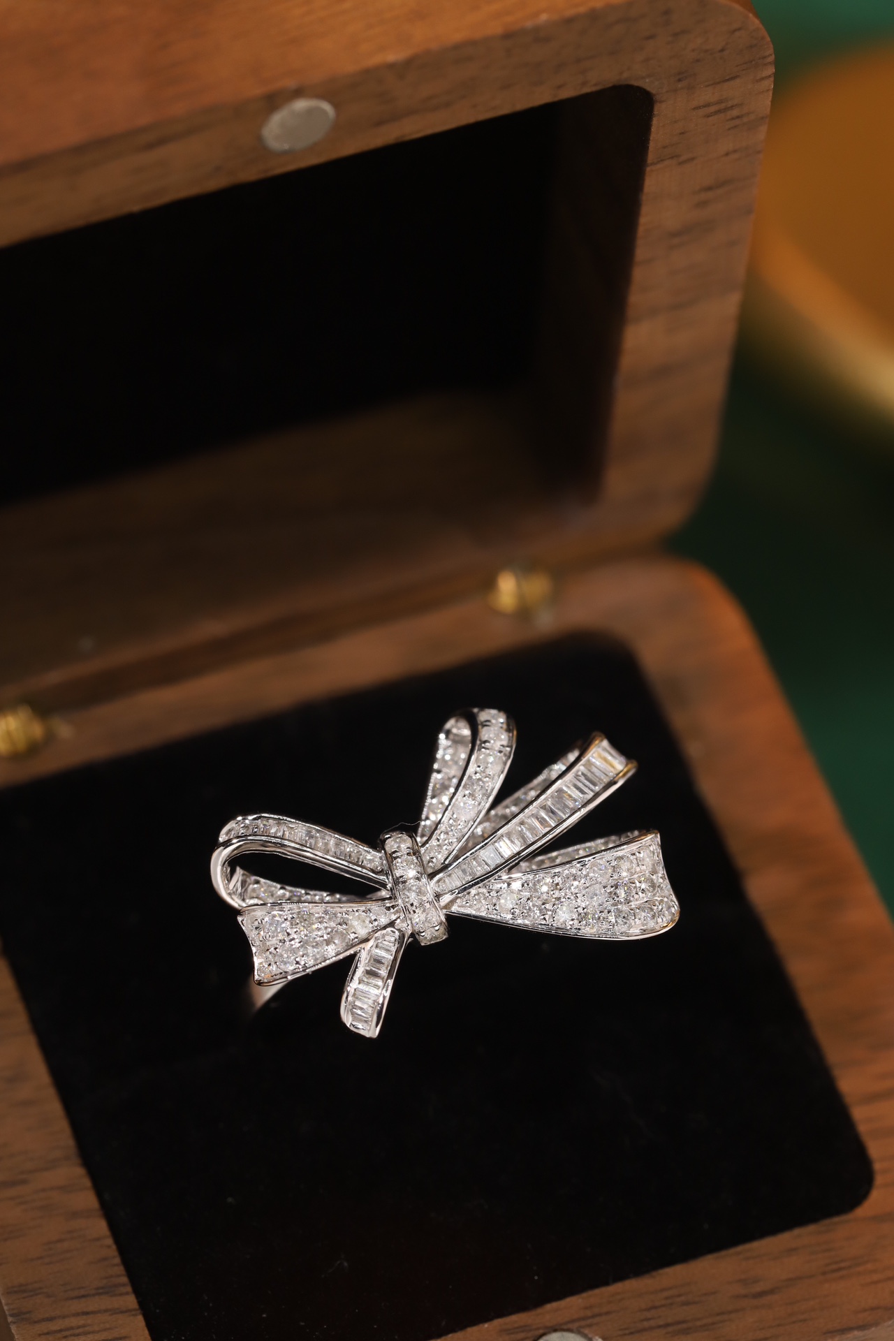18K Gold 1ct Natural Diamond Uneven Butterfly Ring Design