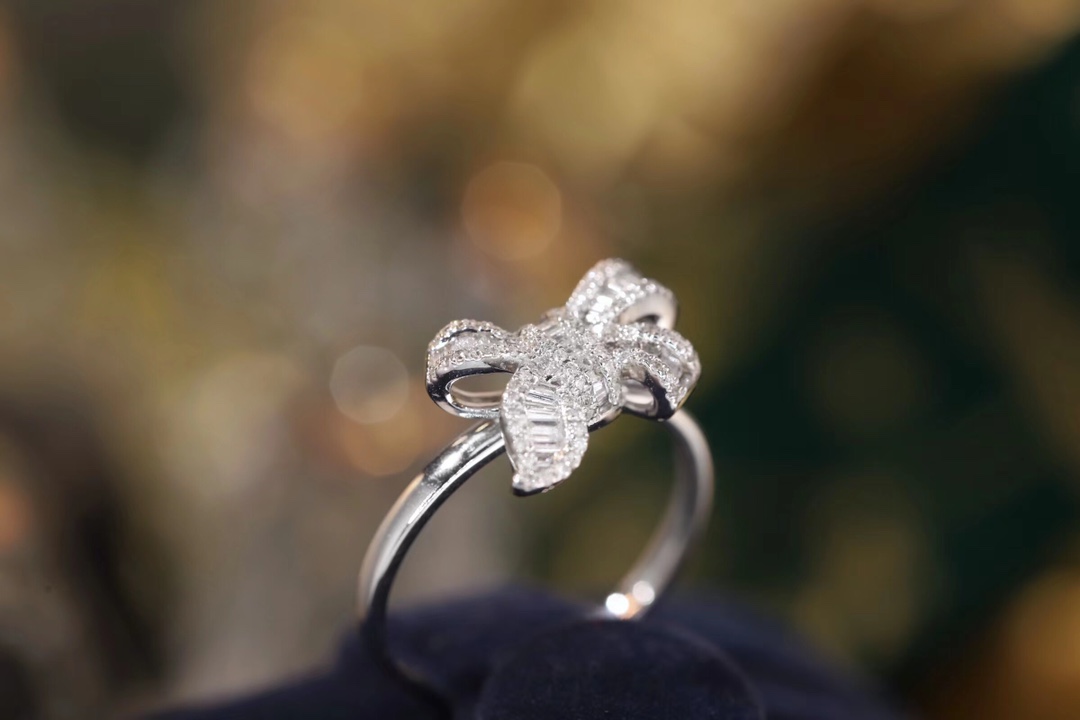 18K Gold 0.3ct Natural Diamond Triangular-shaped Butterfly Triangular-shaped Ring Design