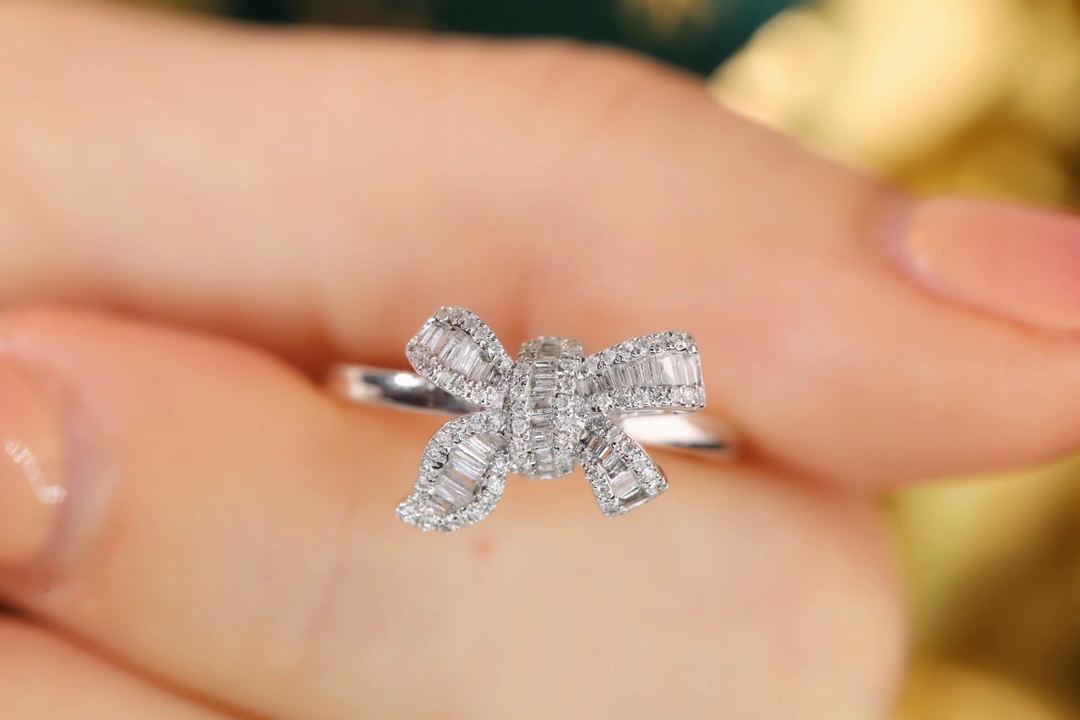 18K Gold 0.3ct Natural Diamond Triangular-shaped Butterfly Triangular-shaped Ring Design