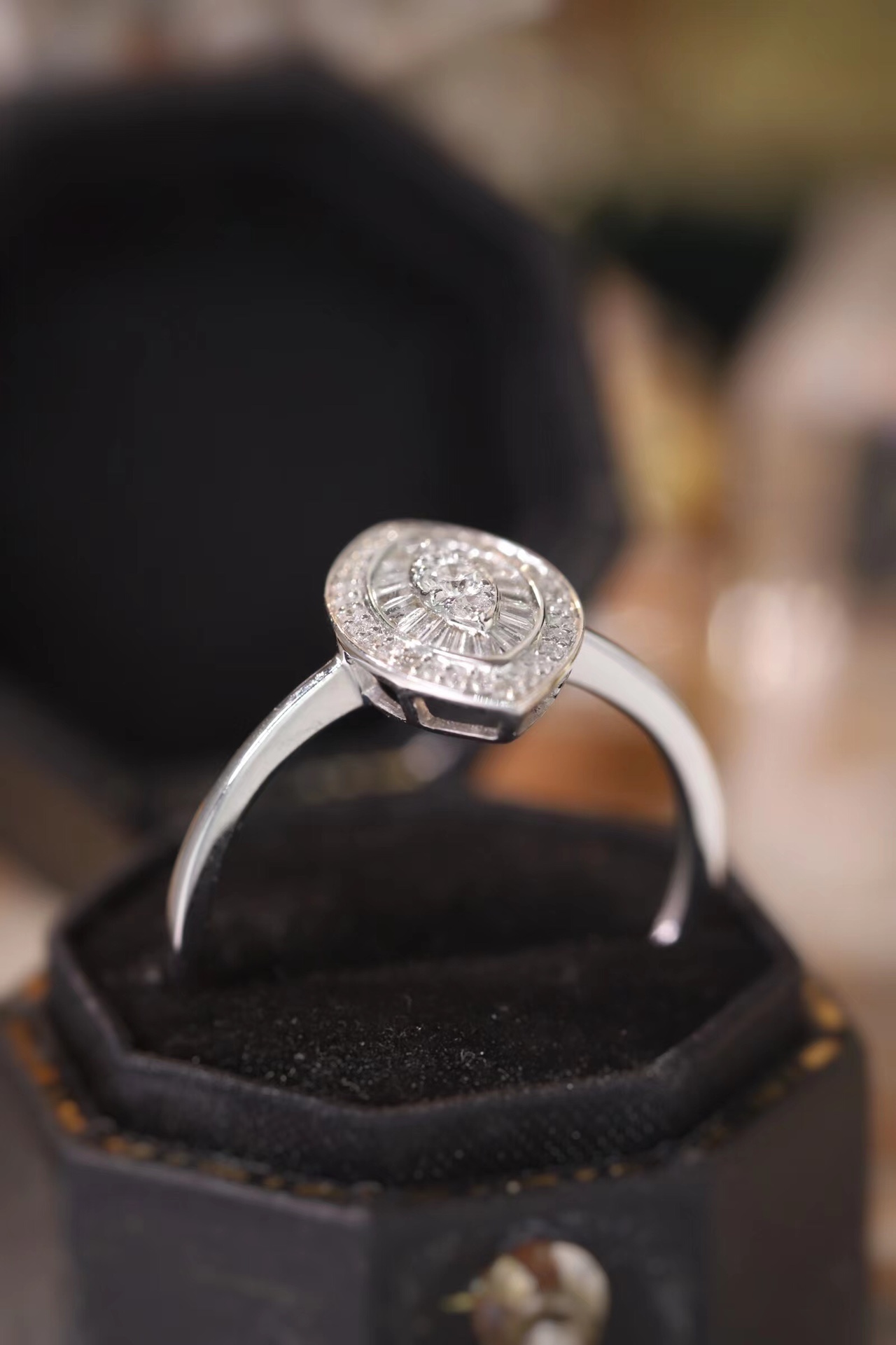 18K Gold 25 ct Marquise Ladder Square Ring