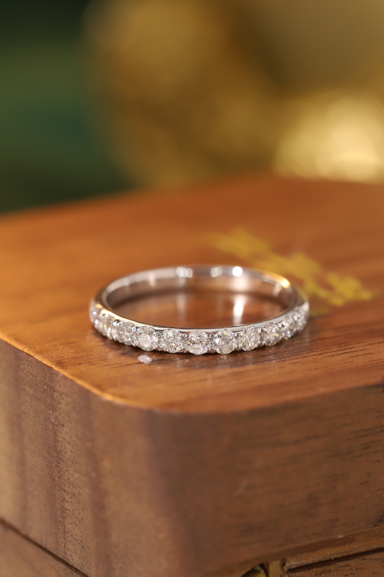18K Gold Star Row Ring 0.37ct 11 Stone Natural Diamond