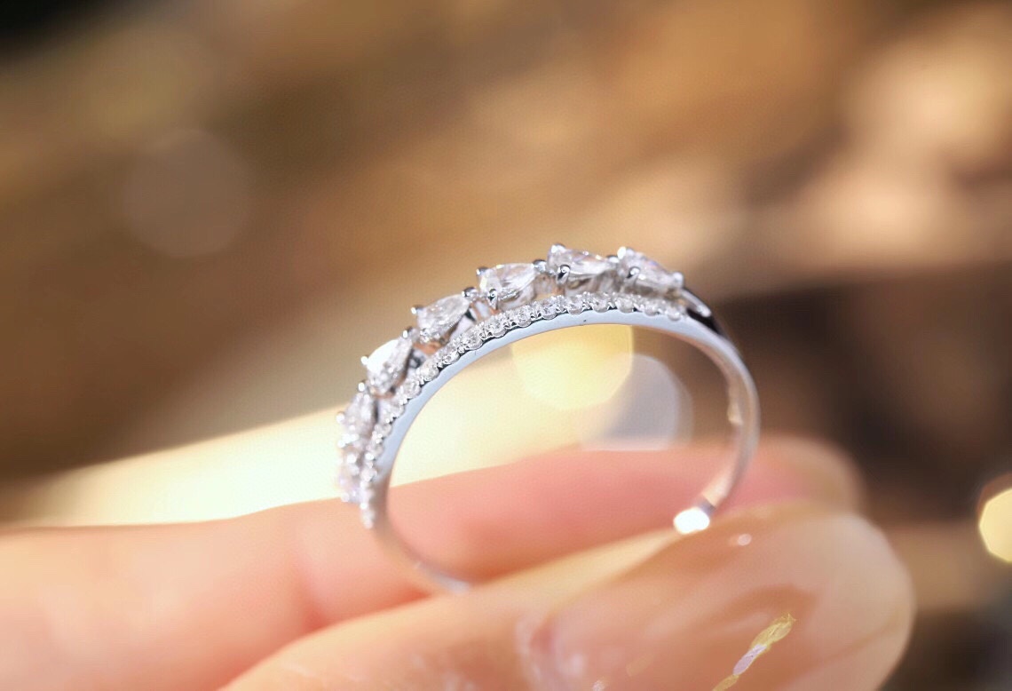 18K Gold Water Drop Ring 0.42ct Sparkling Natural Diamond