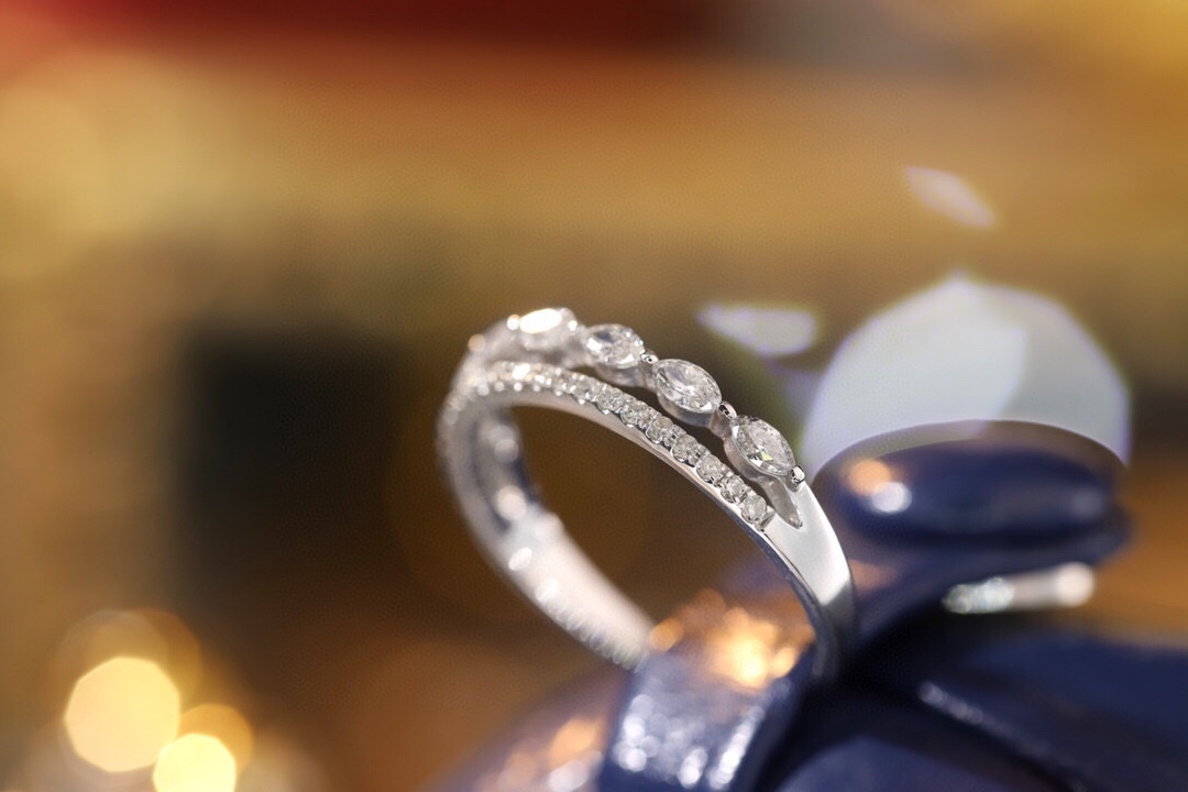 18K Gold Water Drop Ring 0.45ct Sparkling Natural Diamond