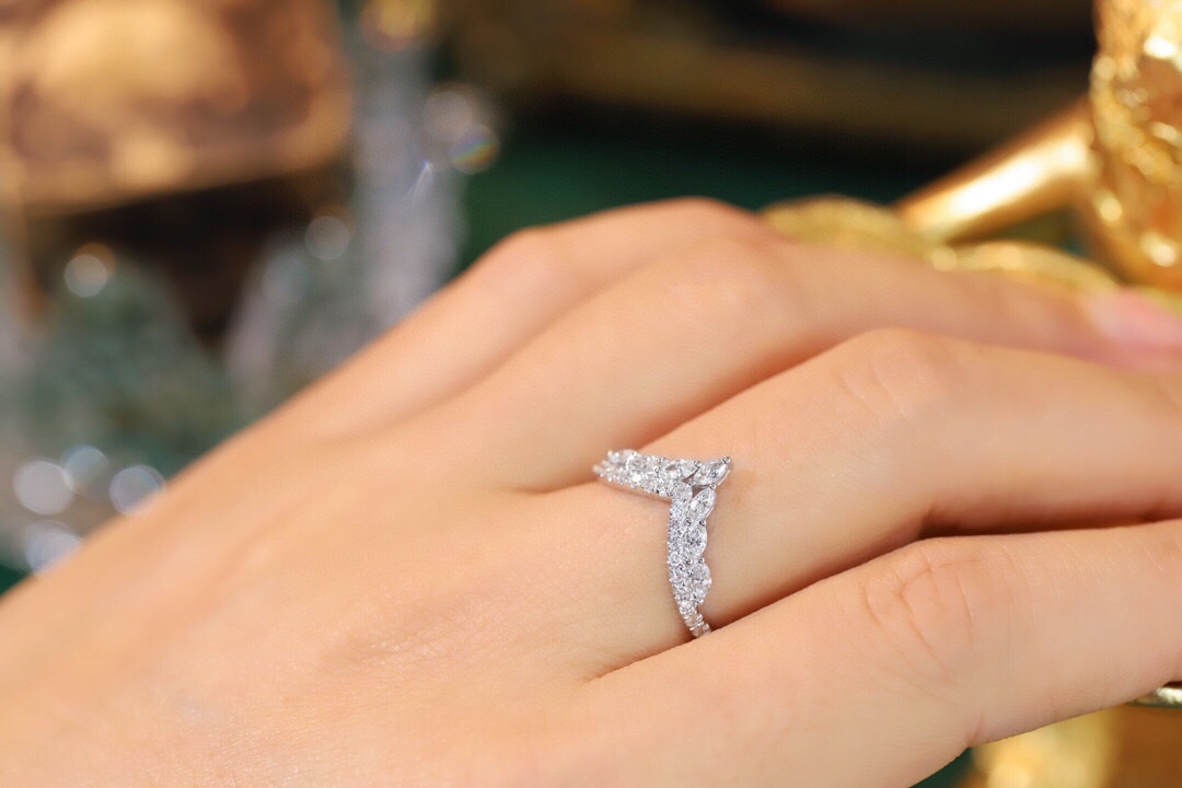 18K Gold Marquise Deep V Shape Ring 0.52ct Crown Natural Diamond