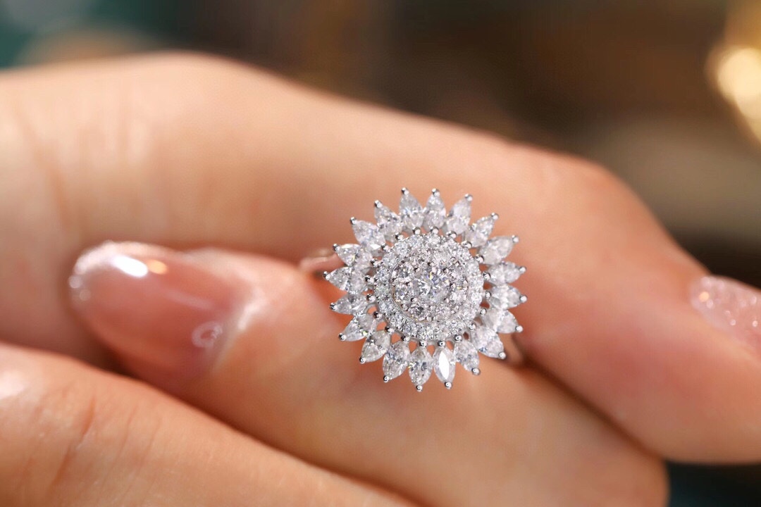 18K Gold Sunflower Diamond Ring 1.0ct  Marquise Cut Brilliant Sparkle Natural Diamond