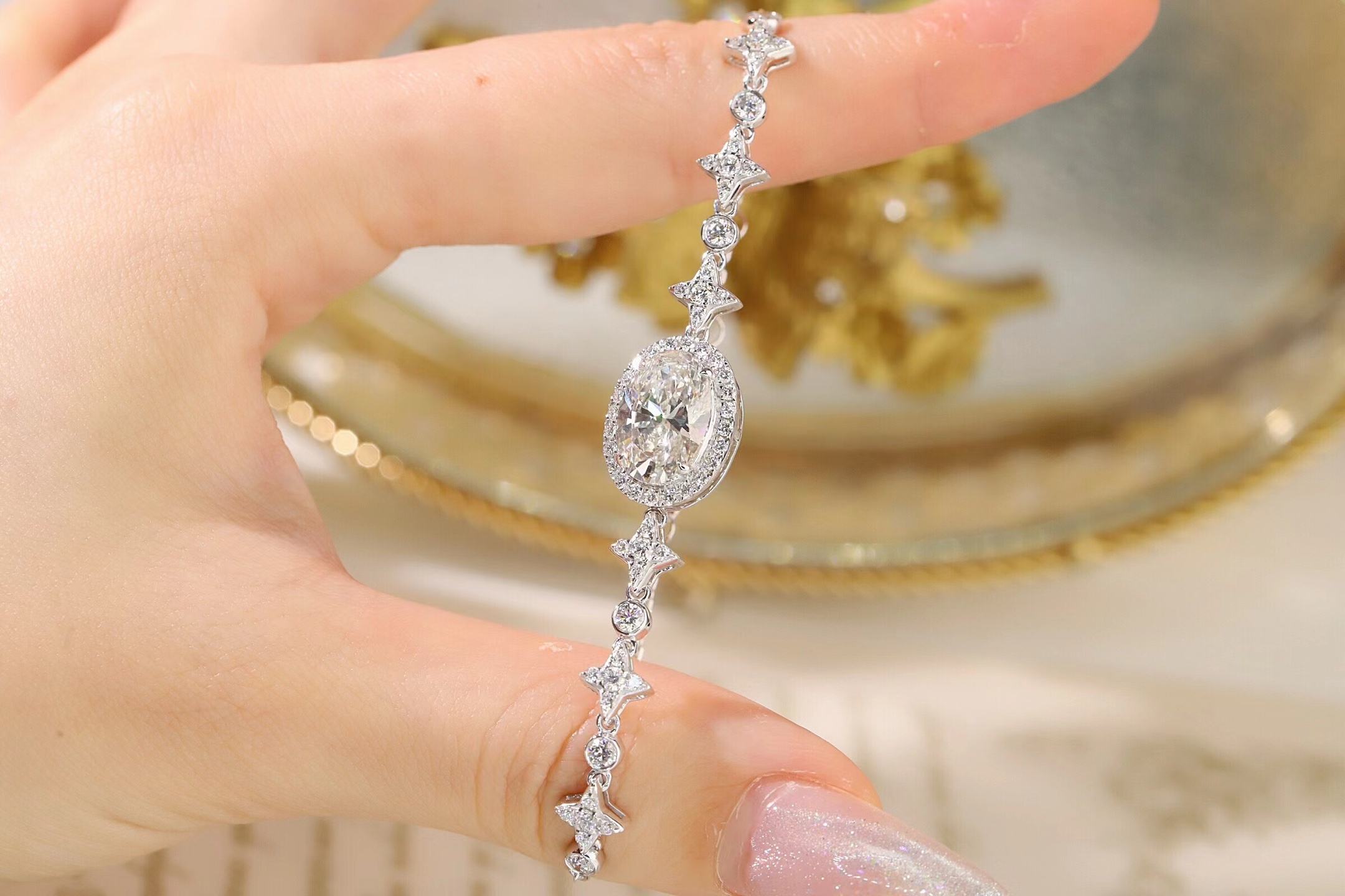 10k Gold Diamond Bracelet with 4.15ct Solitaire Pear-Shaped Diamond Bracelet