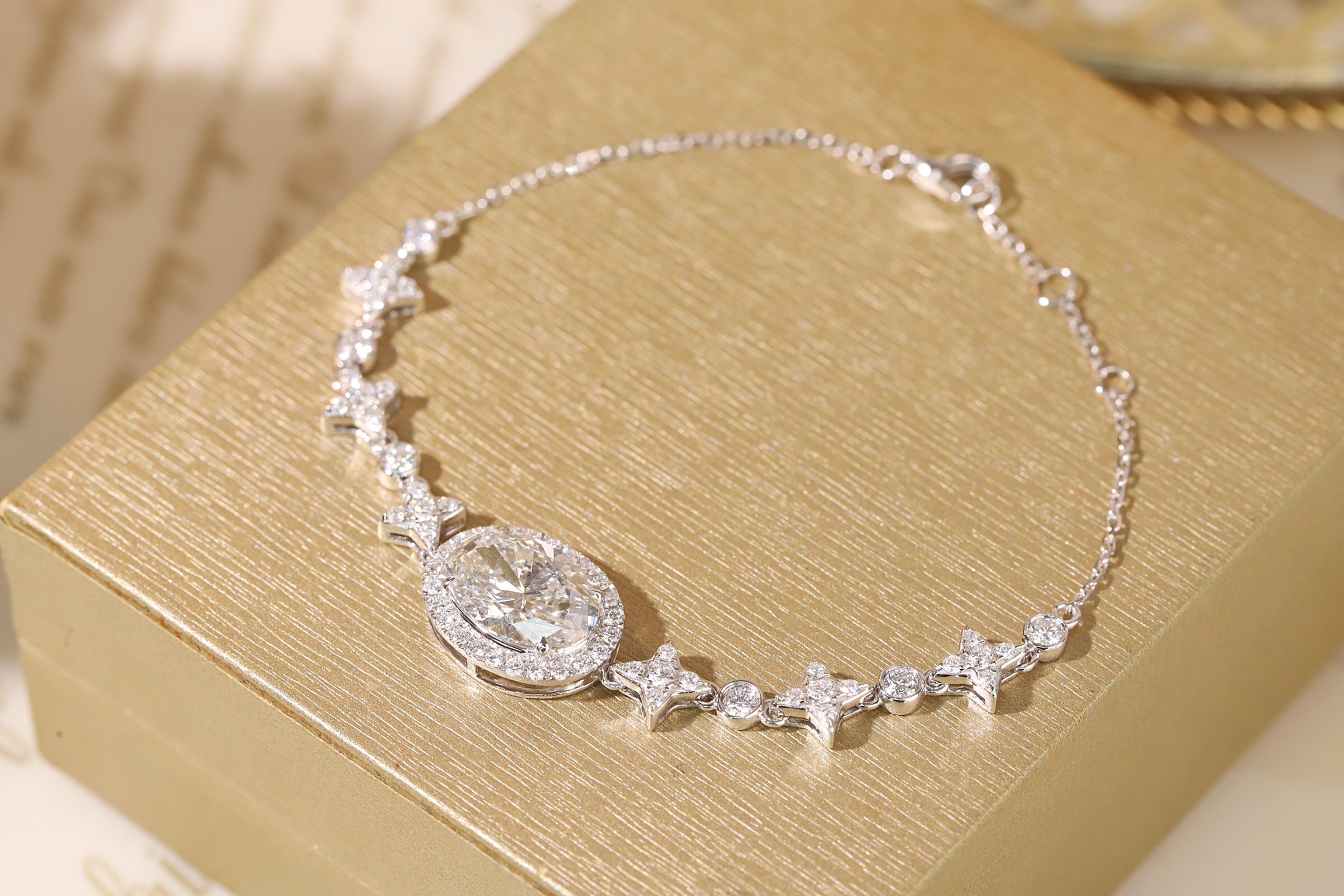 10k Gold Diamond Bracelet with 4.15ct Solitaire Pear-Shaped Diamond Bracelet