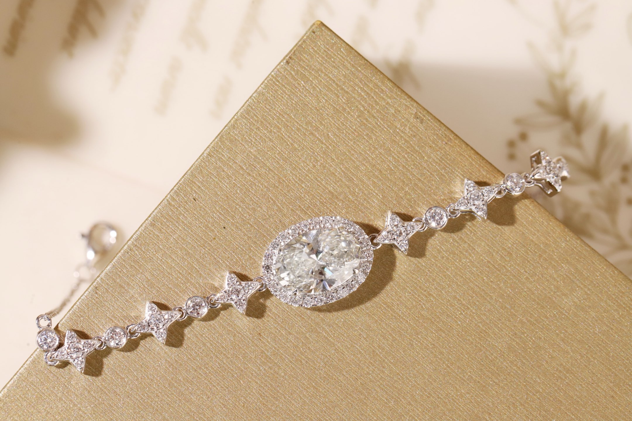10k Gold Diamond Bracelet with 4.15ct Solitaire Pear-Shaped Diamond Bracelet