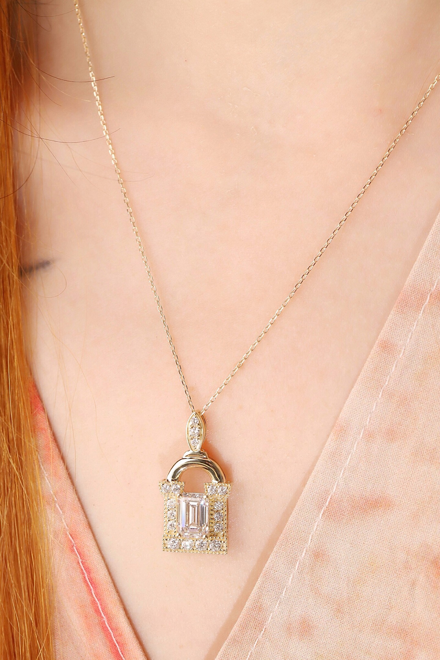 10k gold diamond necklace with a lab-grown diamond of 1.3ct