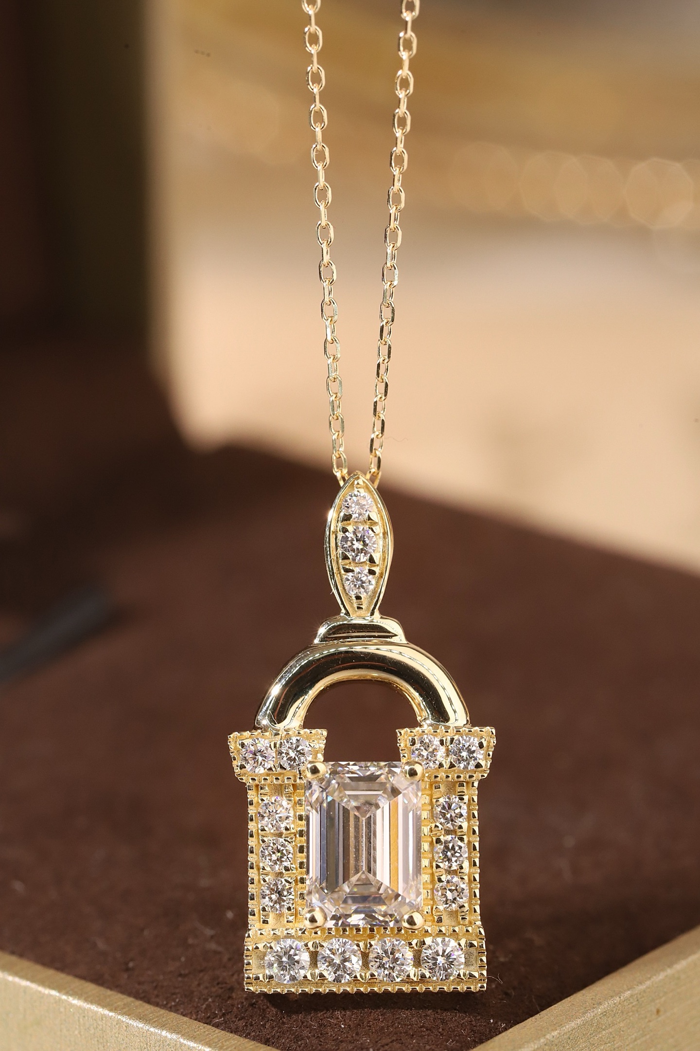 10k gold diamond necklace with a lab-grown diamond of 1.3ct