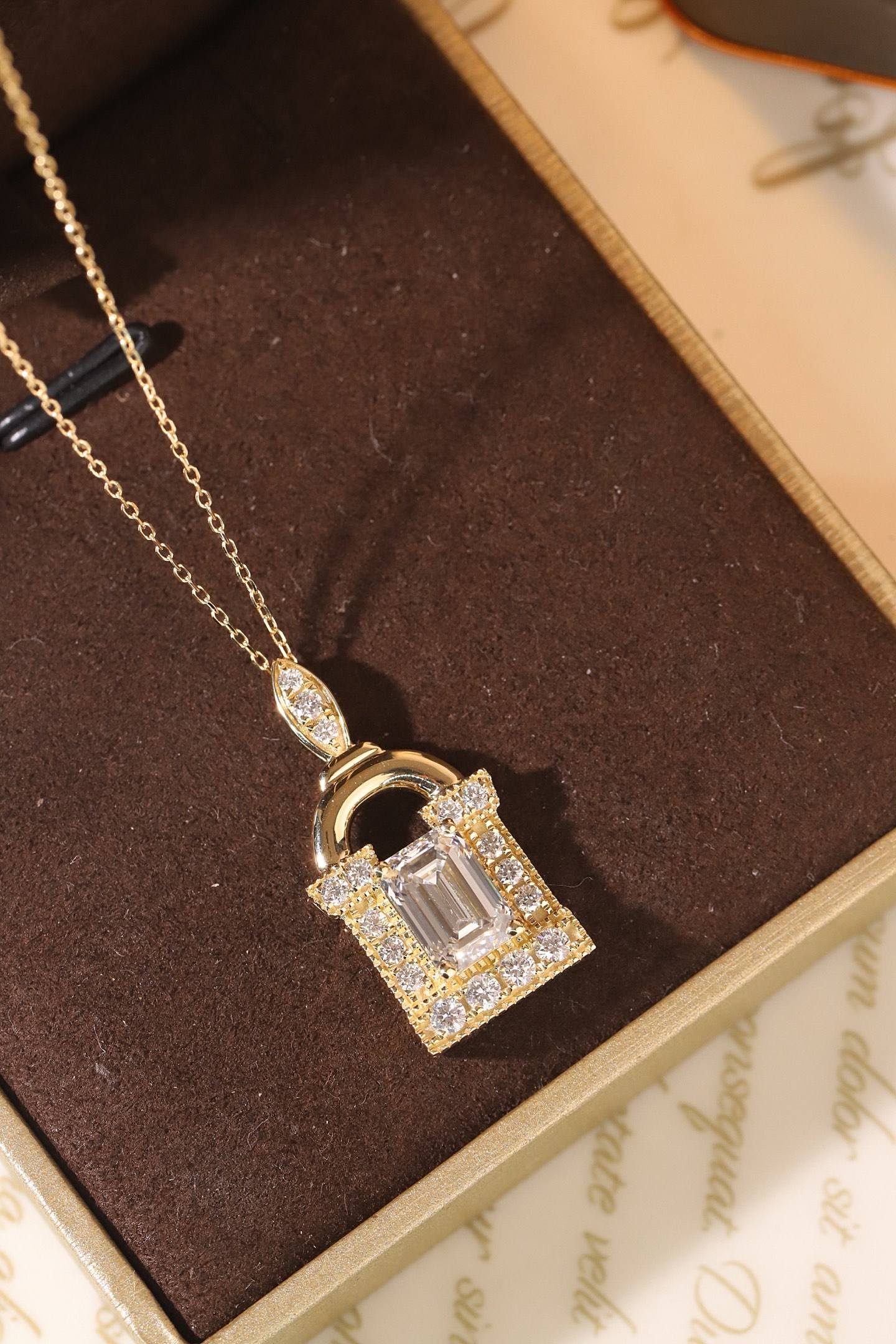 10k gold diamond necklace with a lab-grown diamond of 1.3ct