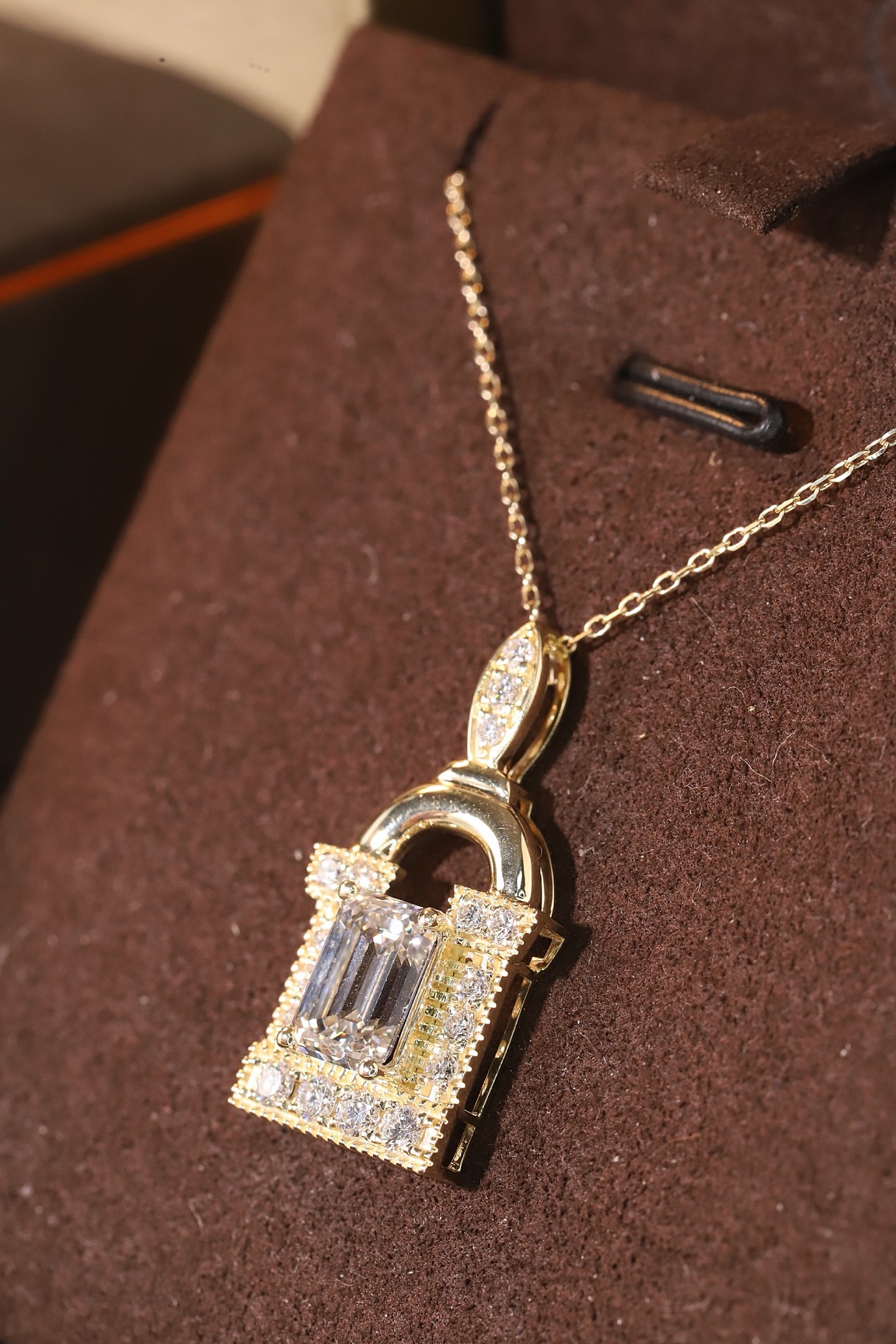 10k gold diamond necklace with a lab-grown diamond of 1.3ct