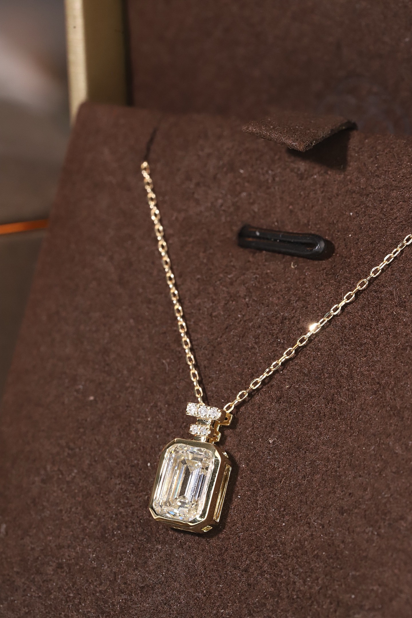10k gold diamond necklace with a lab-grown diamond of 2.05ct