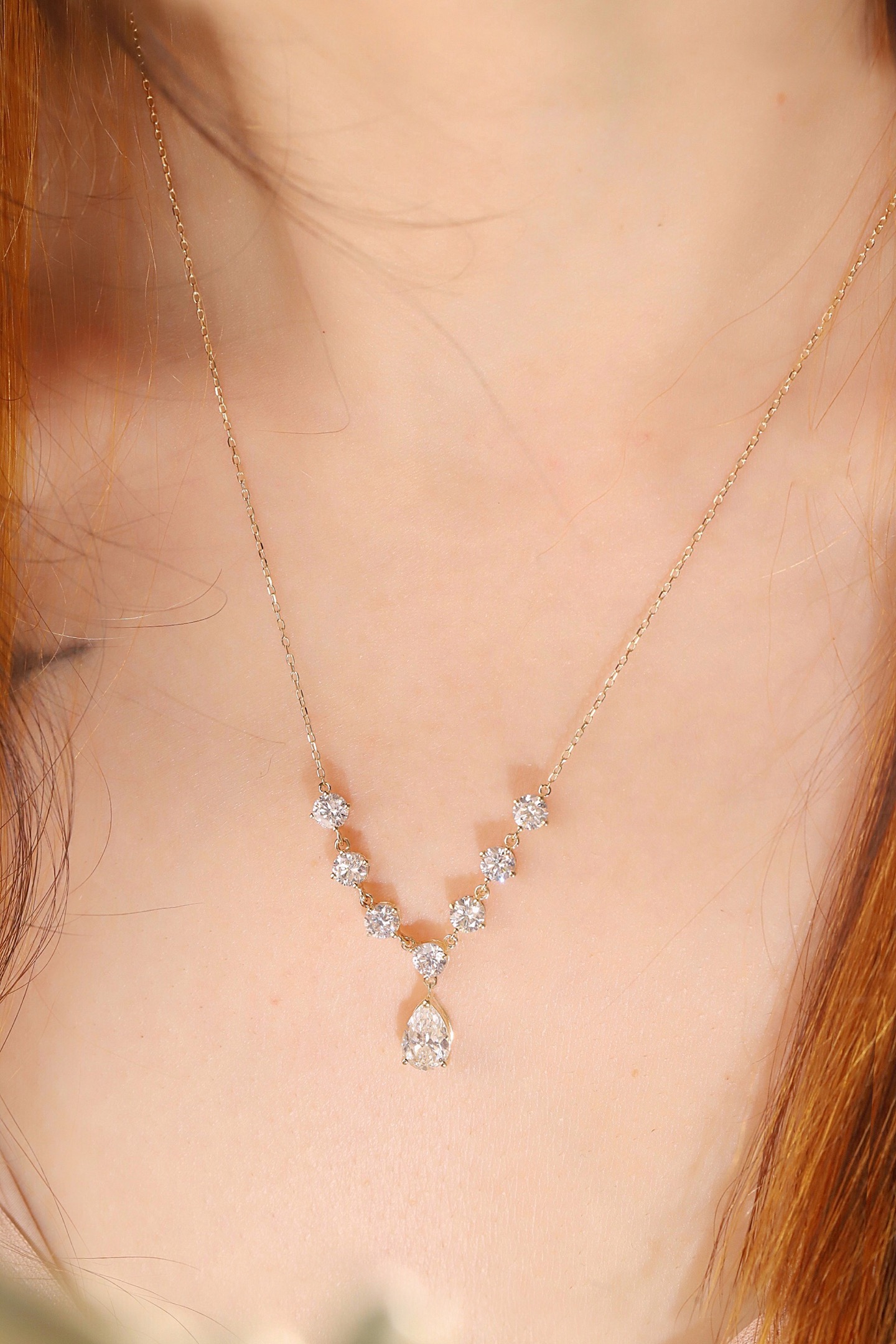 10k gold diamond necklace with a lab-grown diamond of 3ct