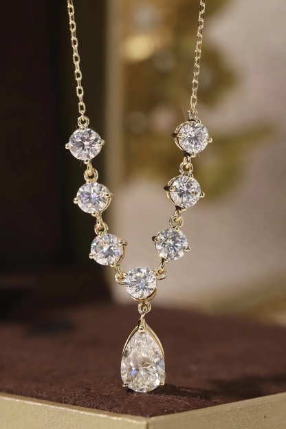 10k gold diamond necklace with a lab-grown diamond of 3ct