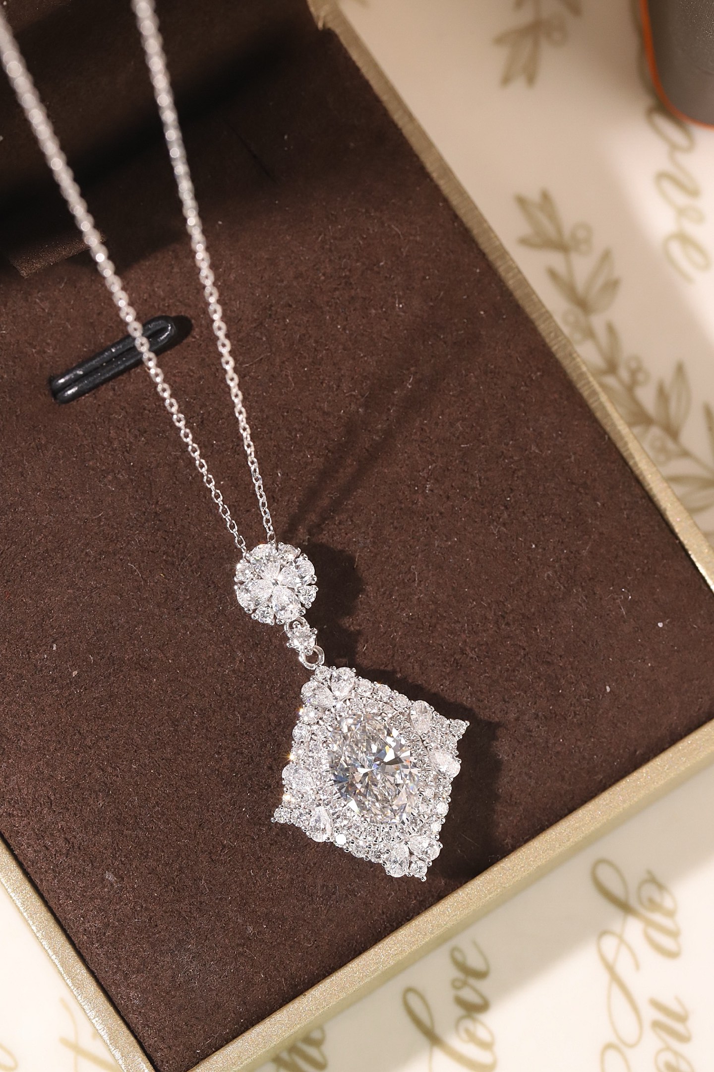 10k gold diamond necklace with a lab-grown diamond of 3.45ct; the main stone is an oval-cut diamond weighing 2.0ct