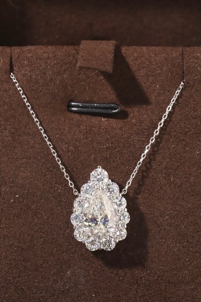 10k gold diamond necklace with a lab-grown diamond of 3.8ct; the main stone is an pear shape diamond weighing 2.0ct