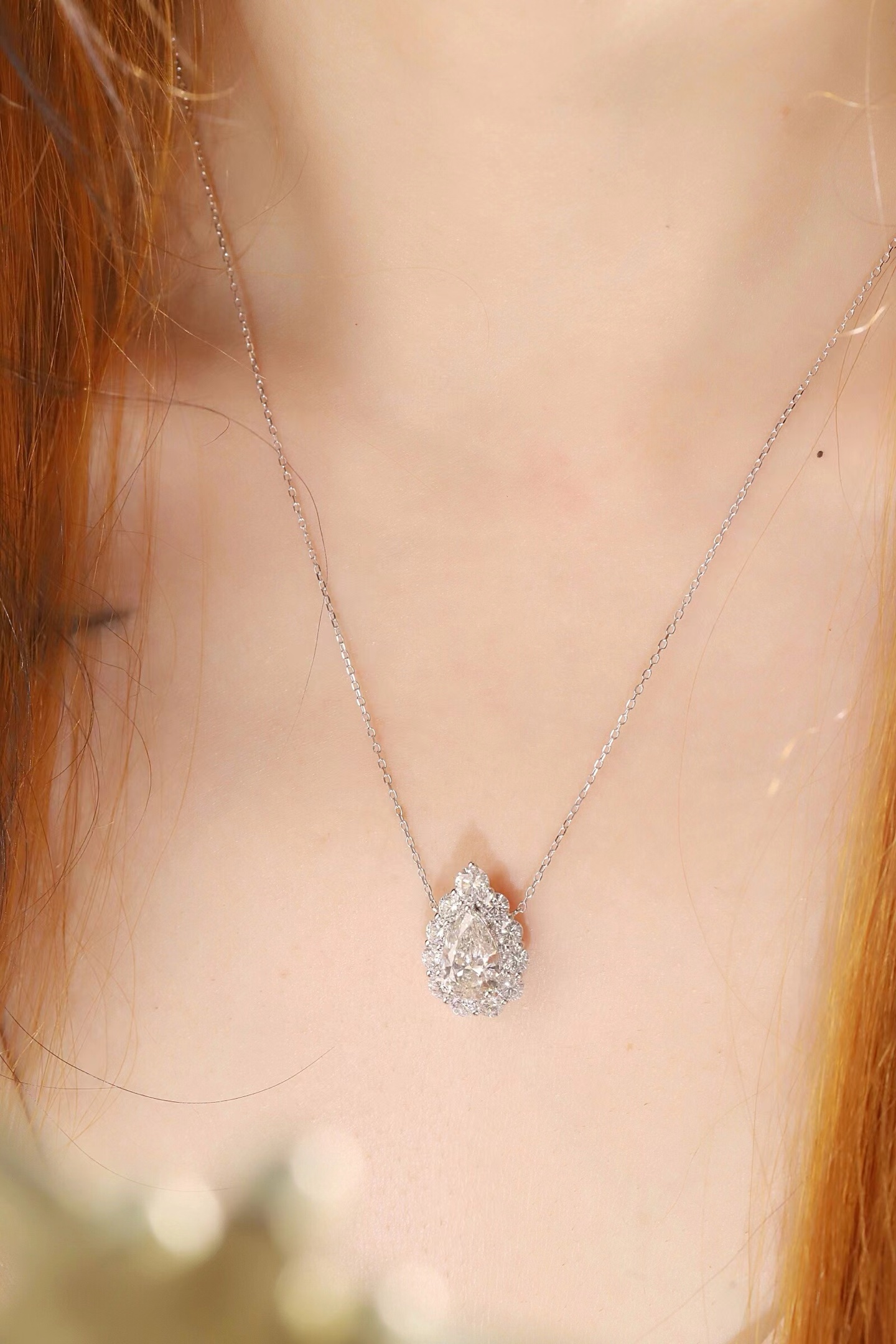 10k gold diamond necklace with a lab-grown diamond of 3.8ct; the main stone is an pear shape diamond weighing 2.0ct