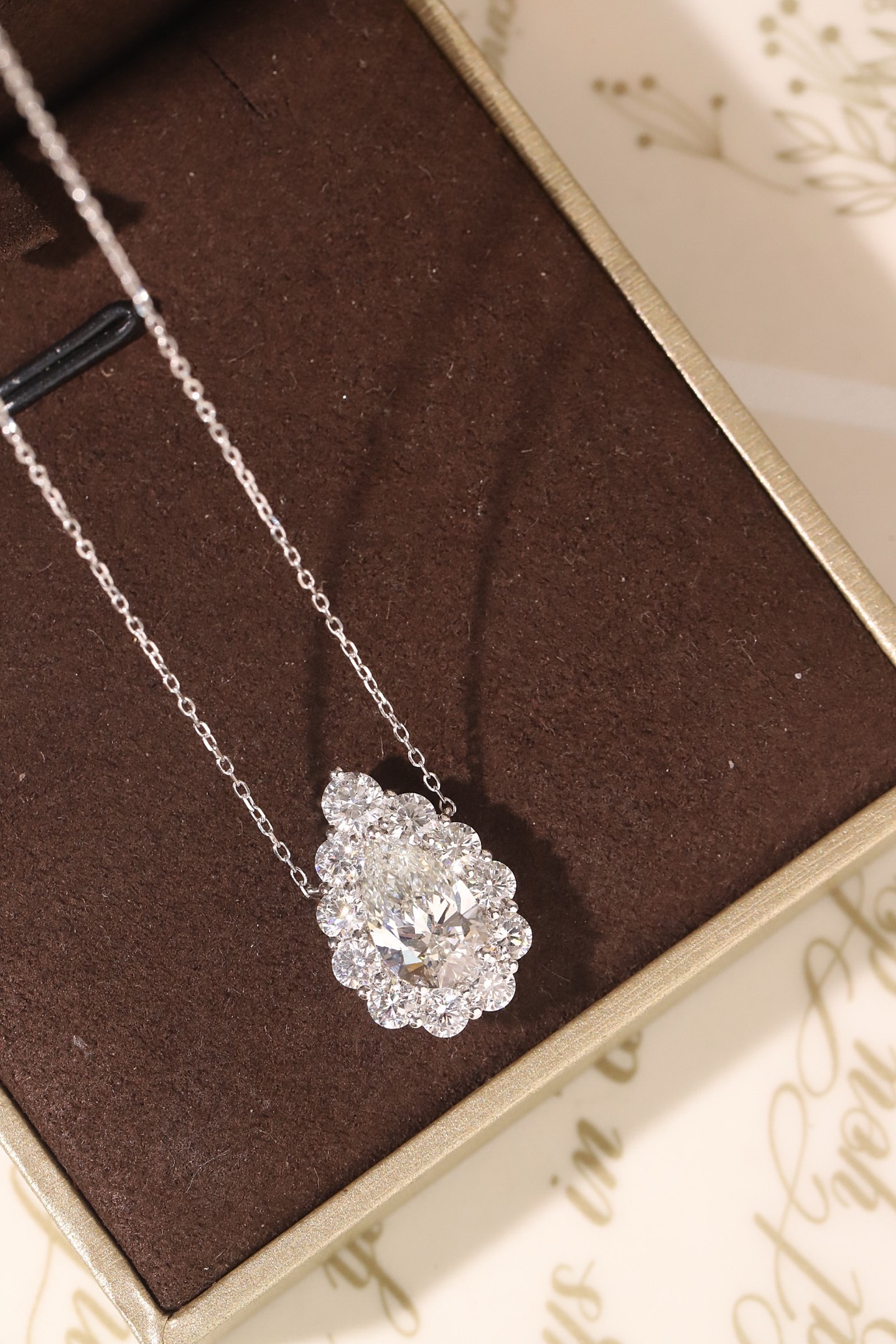 10k gold diamond necklace with a lab-grown diamond of 3.8ct; the main stone is an pear shape diamond weighing 2.0ct