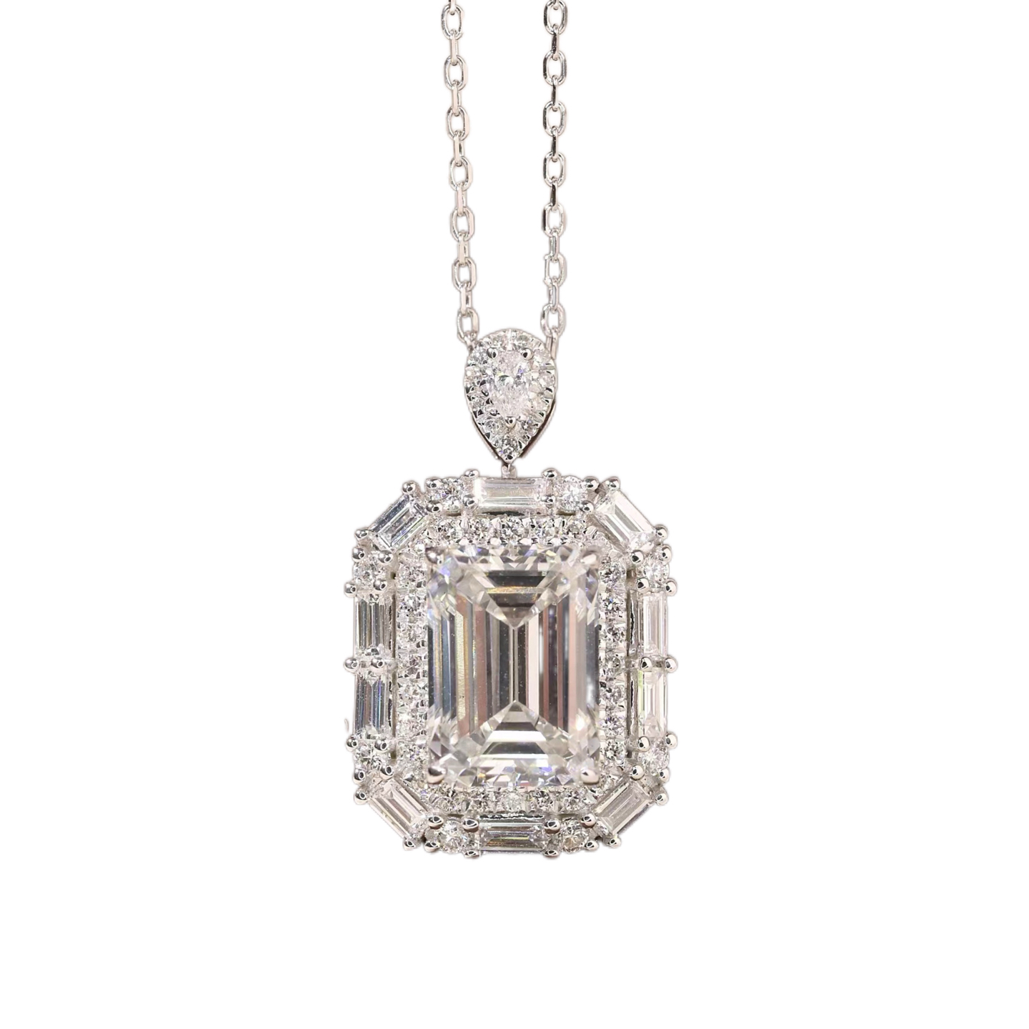 10k gold diamond necklace with a lab-grown diamond of 3.7ct