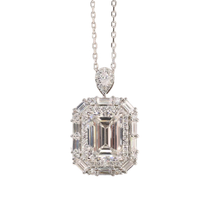 10k gold diamond necklace with a lab-grown diamond of 3.7ct