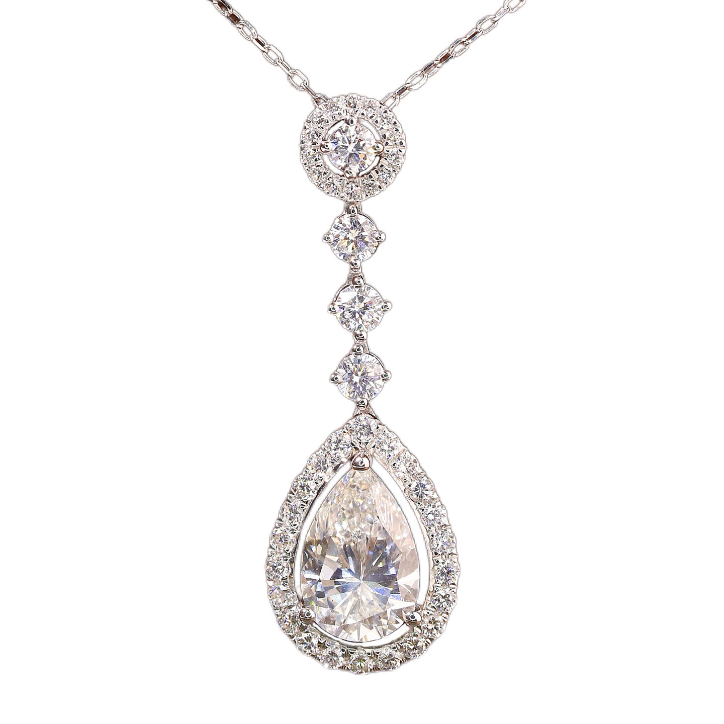10k gold diamond necklace with a lab-grown diamond of 2.8ct