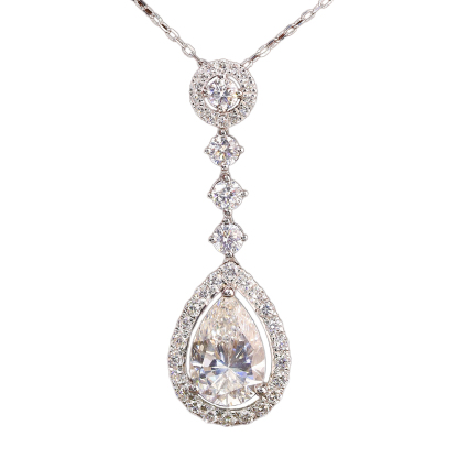 10k gold diamond necklace with a lab-grown diamond of 2.8ct