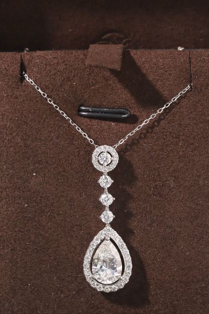 10k gold diamond necklace with a lab-grown diamond of 2.8ct