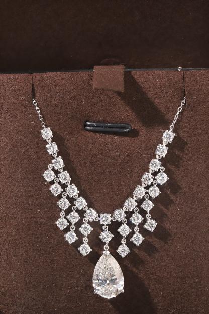 10k gold diamond necklace with a lab-grown diamond of 5.8ct