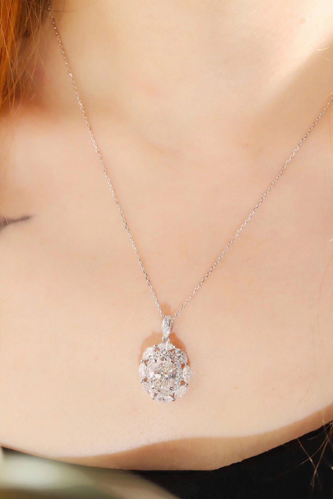 10k gold diamond necklace with a lab-grown diamond of 4.5ct; the main stone is an oval-cut diamond weighing 3.0ct