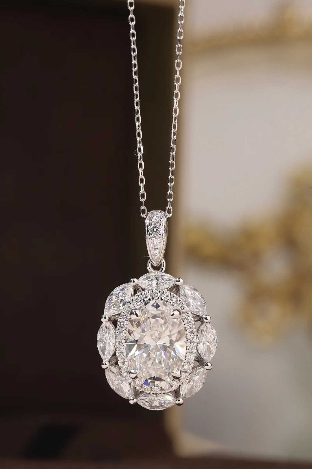 10k gold diamond necklace with a lab-grown diamond of 4.5ct; the main stone is an oval-cut diamond weighing 3.0ct