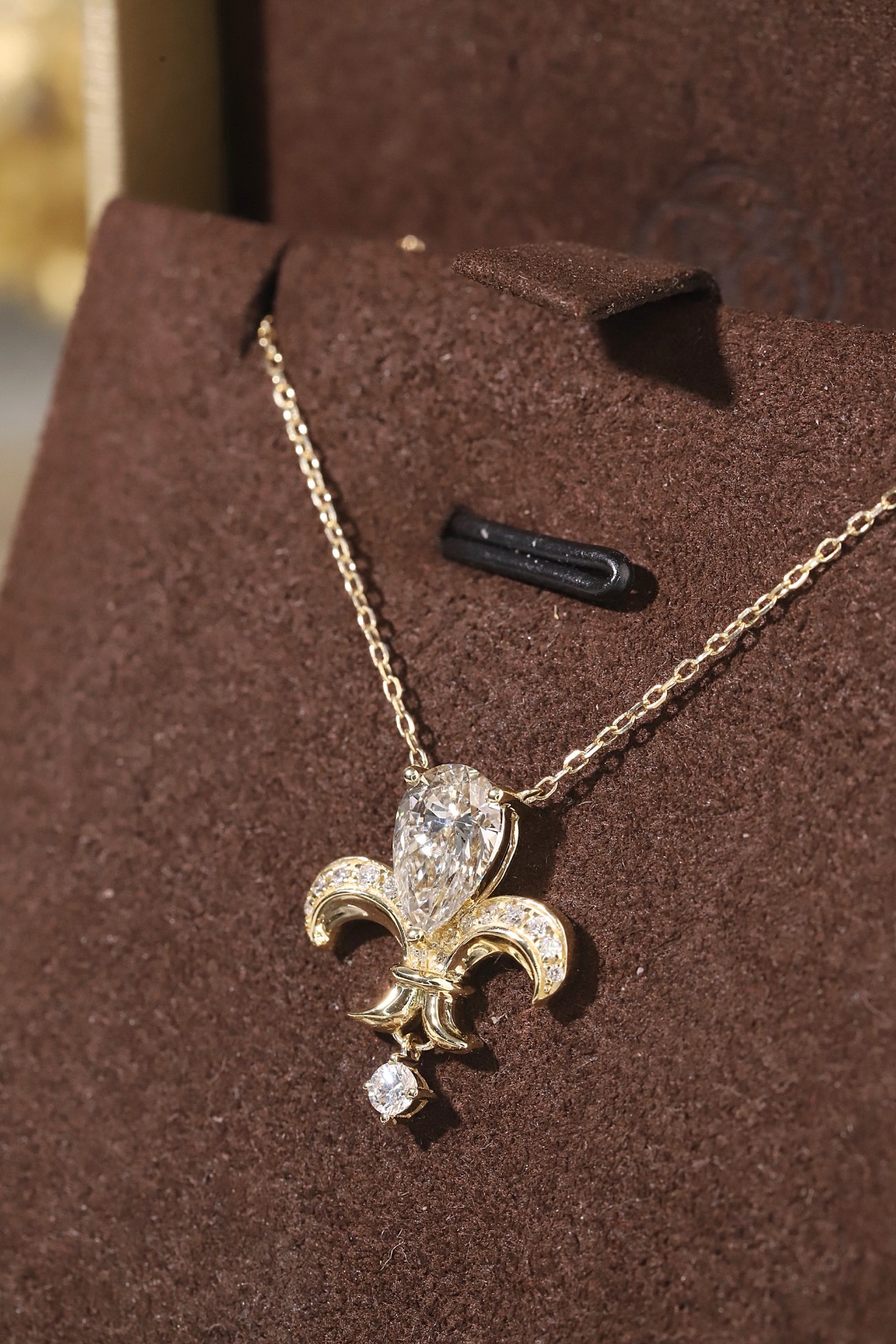 10k gold diamond necklace with a lab-grown diamond of 1.2ct